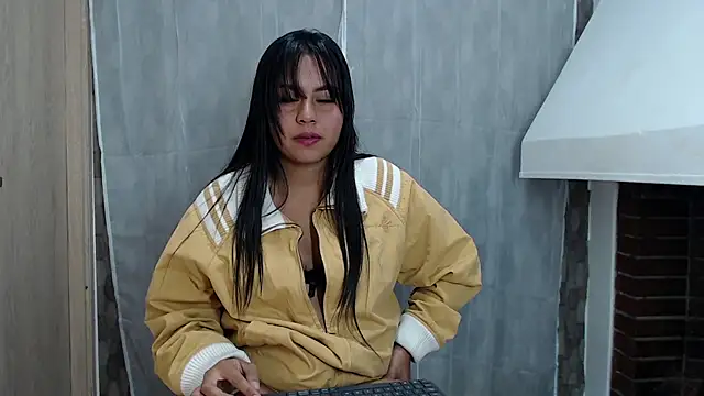 Snapshot of aitanagilcm chatting on 10.15.25 aitanagilcm online show from 10.15.25