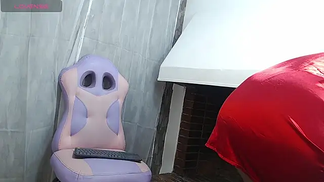 Snapshot of aitanagilcm chatting on 10.22.25 aitanagilcm online show from 10.22.25