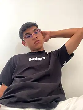 Snapshot of Muchachito18 chatting on 10.15.25 Muchachito18 online show from 10.15.25