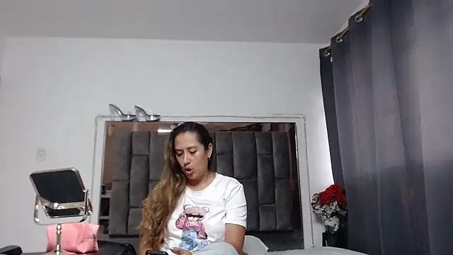 Salmma Milf online show from 05.19.26