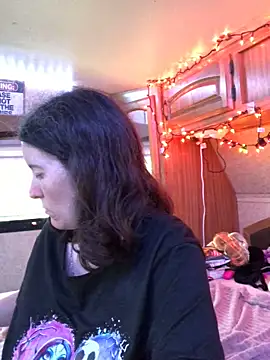 Snapshot of JT83FL chatting on 10.21.25 JT83FL online show from 10.21.25