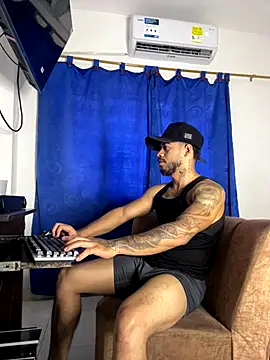 Kylian Alessandro online show from 12.17.25