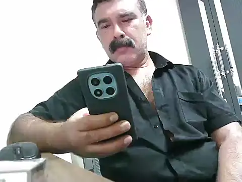 Snapshot of meroglu45 chatting on 10.17.25 meroglu45 online show from 10.17.25
