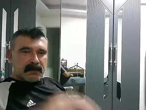 Snapshot of meroglu45 chatting on 10.23.25 meroglu45 online show from 10.23.25