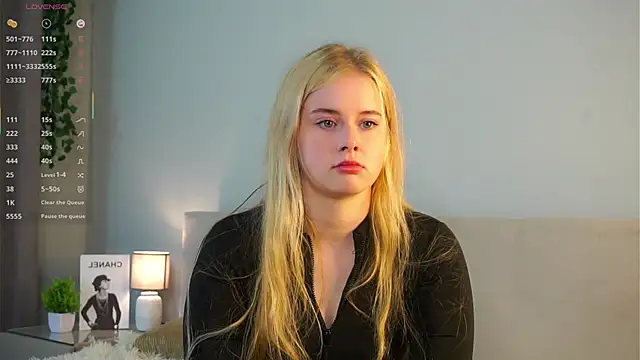 Snapshot of MoriahBorella chatting on 10.25.25 MoriahBorella online show from 10.25.25