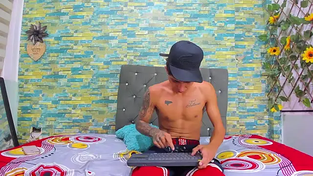 Snapshot of hard_sexual_madness_ chatting on 10.25.25 hard sexual madness  online show from 10.25.25