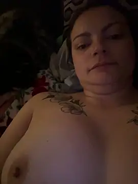 Snapshot of honeygirlox chatting on 10.30.25 honeygirlox online show from 10.30.25