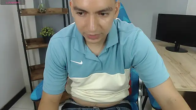 Snapshot of Axel_Stones_ chatting on 10.18.25 Axel Stones  online show from 10.18.25