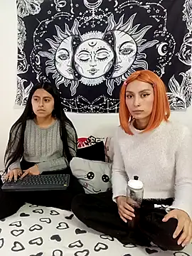 Snapshot of abby_n_emily chatting on 10.21.25 abby n emily online show from 10.21.25