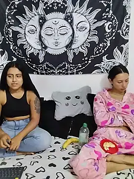 Snapshot of abby_n_emily chatting on 05.25.26 abby n emily online show from 05.25.26