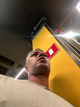 Snapshot of pablorafas chatting on 10.20.25 pablorafas online show from 10.20.25