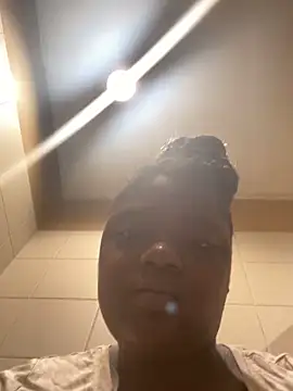 Snapshot of Desireexoxo chatting on 10.25.25 Desireexoxo online show from 10.25.25