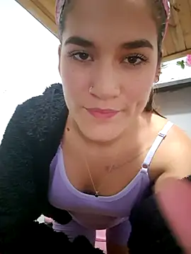 Snapshot of Gigihairy chatting on 10.18.25 Gigihairy online show from 10.18.25