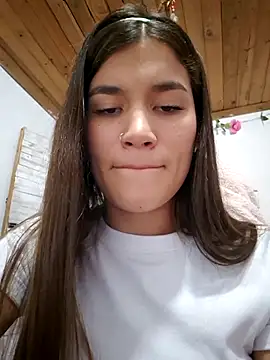 Snapshot of Gigihairy chatting on 10.19.25 Gigihairy online show from 10.19.25