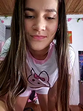 Snapshot of Gigihairy chatting on 10.22.25 Gigihairy online show from 10.22.25