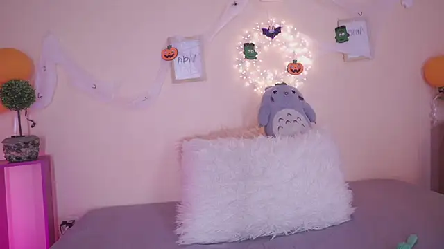 Meggie  online show from 10.31.25