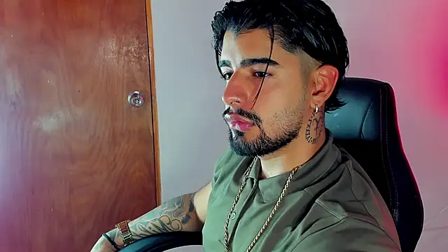 Snapshot of maximo_black_ chatting on 10.30.25 maximo black  online show from 10.30.25