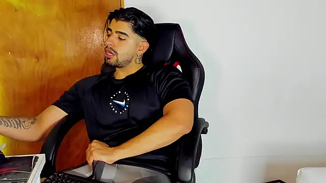 maximo black  online show from 11.05.25