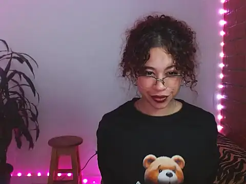 Snapshot of Medussa3033 chatting on 10.30.25 Medussa3033 online show from 10.30.25