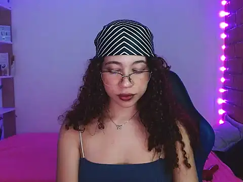 Medussa3033 online show from 12.14.25