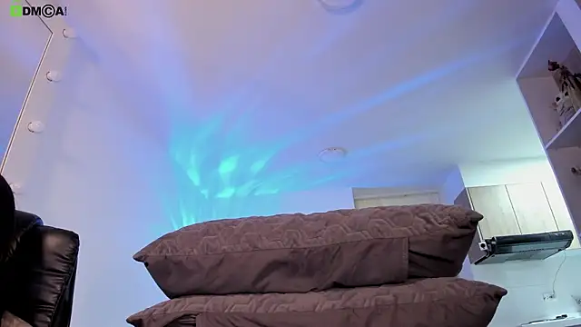 Mikeyvioleta  online show from 02.25.26