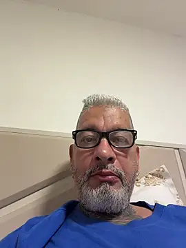 Snapshot of roygomez chatting on 10.28.25 roygomez online show from 10.28.25