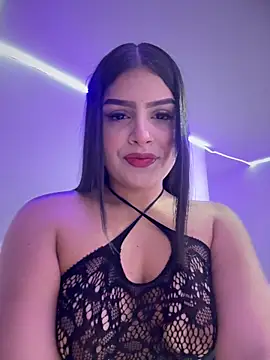 Snapshot of Lucianacuoper chatting on 10.29.25 Lucianacuoper online show from 10.29.25