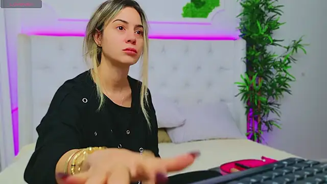 AriannaSins online show from 12.16.24