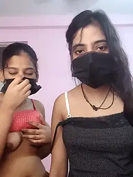 Hot-komaal online show from 10.28.25