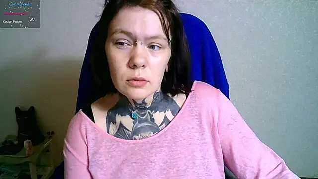 Snapshot of The_ICE_OWL chatting on 10.21.25 The ICE OWL online show from 10.21.25