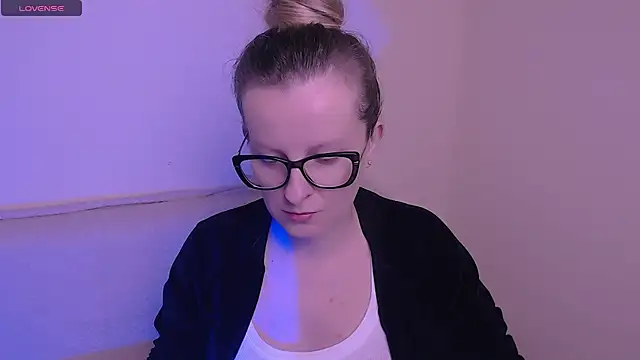 AllaLeomz online show from 11.07.25