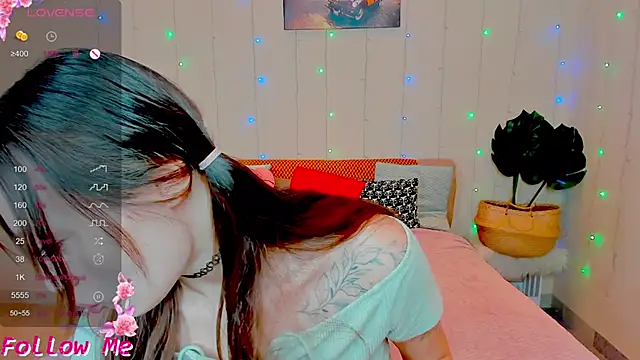 Snapshot of honeybuns_lizzy chatting on 10.18.25 honeybuns lizzy online show from 10.18.25
