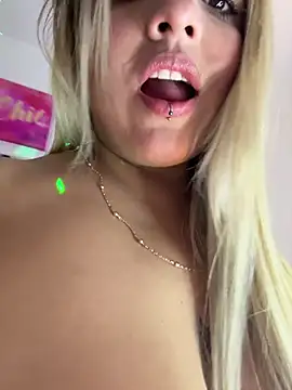 Snapshot of _Ninasanz chatting on 02.10.26 Ninasanz online show from 02.10.26