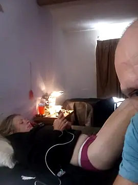 Snapshot of blostacks chatting on 10.17.25 blostacks online show from 10.17.25