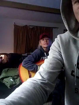 Snapshot of blostacks chatting on 10.25.25 blostacks online show from 10.25.25