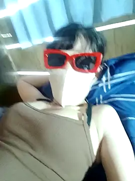 Snapshot of Lonababy68 chatting on 10.17.25 Lonababy68 online show from 10.17.25