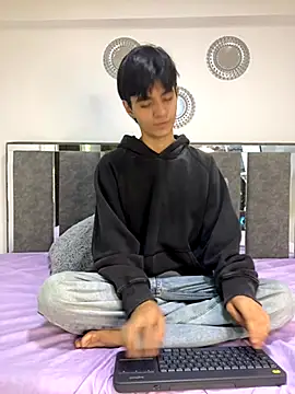 Snapshot of lukas_boylatin chatting on 10.23.25 lukas boylatin online show from 10.23.25