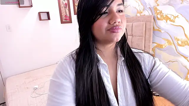 Snapshot of Rania_adi chatting on 10.17.25 Rania adi online show from 10.17.25