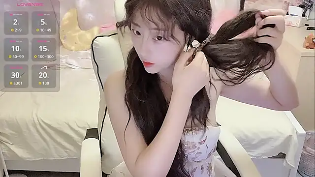 Snapshot of Ximi1 chatting on 10.16.25 Ximi1 online show from 10.16.25