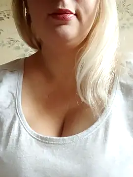 PaigexLynn online show from 10.17.25