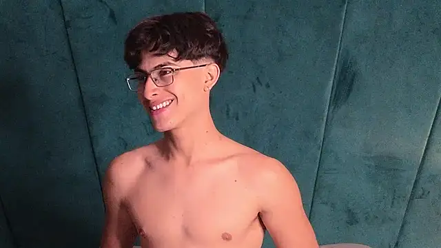 Aaron Eze online show from 03.05.26