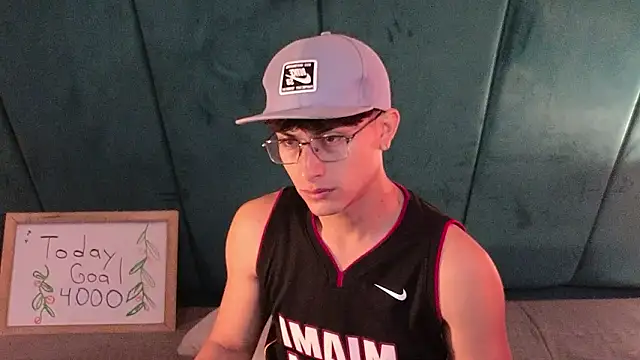 Aaron Eze online show from 03.08.26