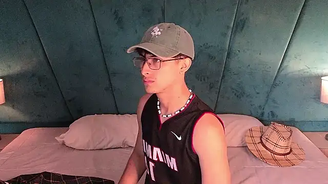 Aaron Eze online show from 03.27.26