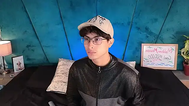 Aaron Eze online show from 05.11.26