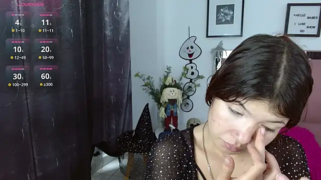 Snapshot of Nahomi_f_w chatting on 10.25.25 Nahomi f w online show from 10.25.25