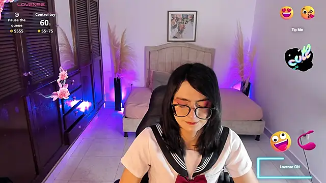 Snapshot of Noah_Cherry chatting on 10.28.25 Noah Cherry online show from 10.28.25