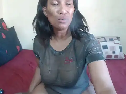 Snapshot of Phoenix_Curvy69x chatting on 10.24.25 Phoenix Curvy69x online show from 10.24.25