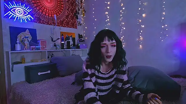 Snapshot of whoalexxa chatting on 11.07.25 whoalexxa online show from 11.07.25