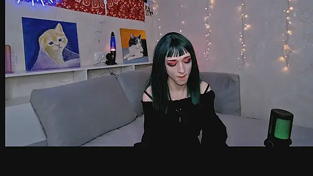 Snapshot of whoalexxa chatting on 11.15.25 whoalexxa online show from 11.15.25