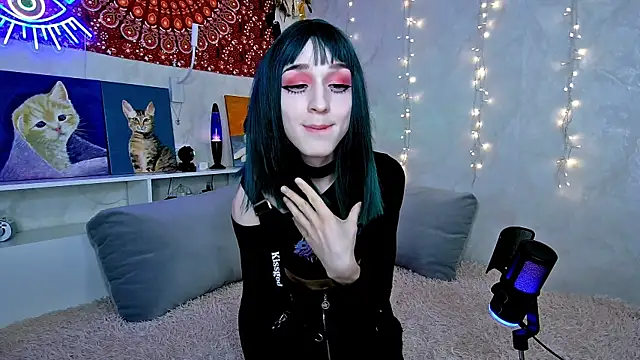 Snapshot of whoalexxa chatting on 11.29.25 whoalexxa online show from 11.29.25